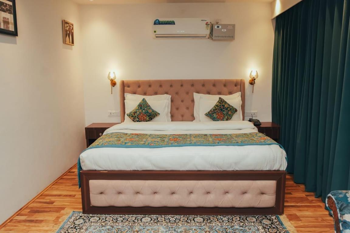 Srinagar Group Of Hotels Eksteriør billede