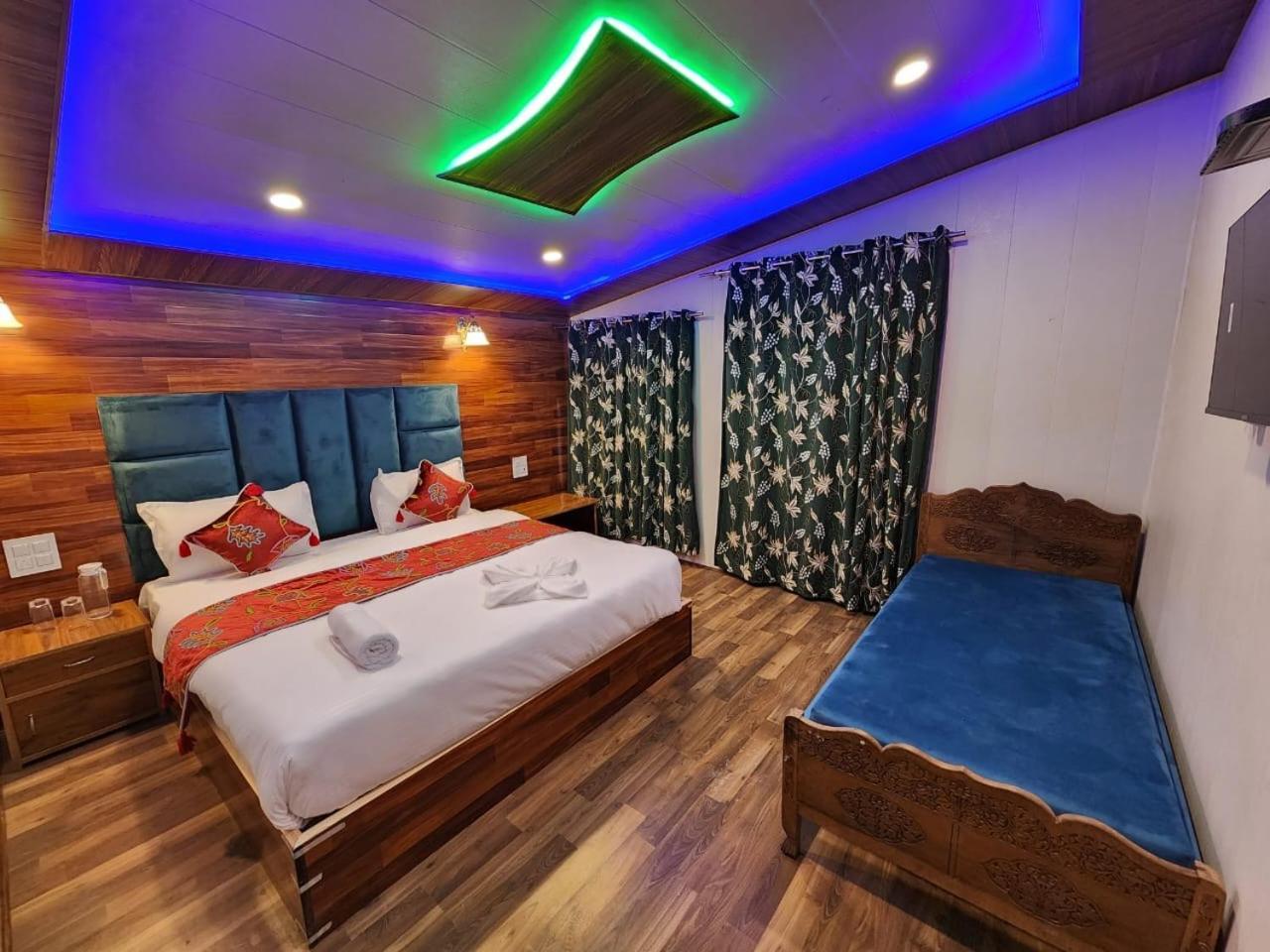Srinagar Group Of Hotels Eksteriør billede