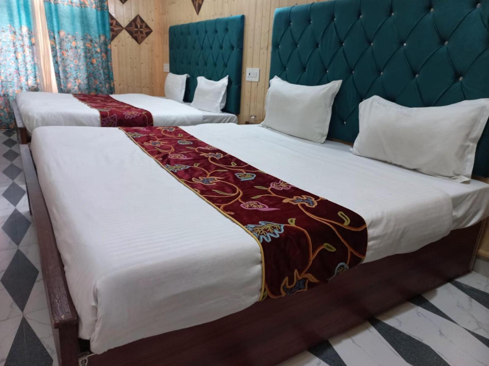 Srinagar Group Of Hotels Eksteriør billede