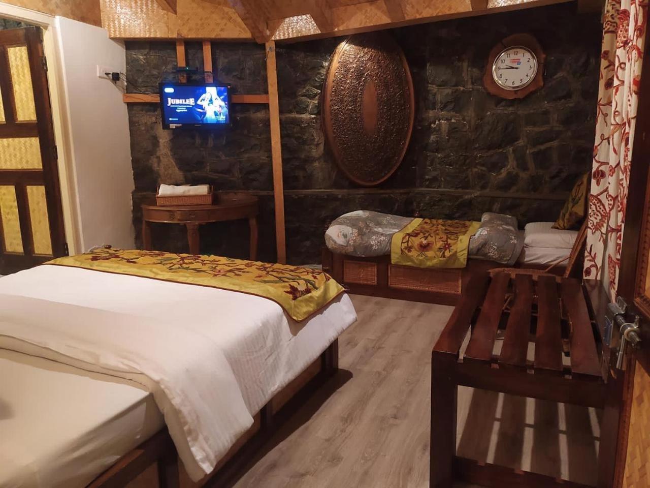 Srinagar Group Of Hotels Eksteriør billede