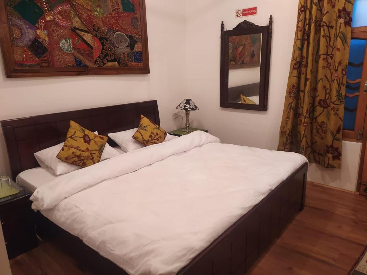 Srinagar Group Of Hotels Eksteriør billede