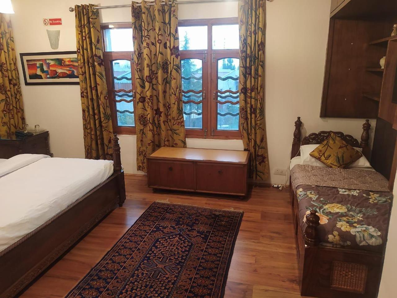 Srinagar Group Of Hotels Eksteriør billede