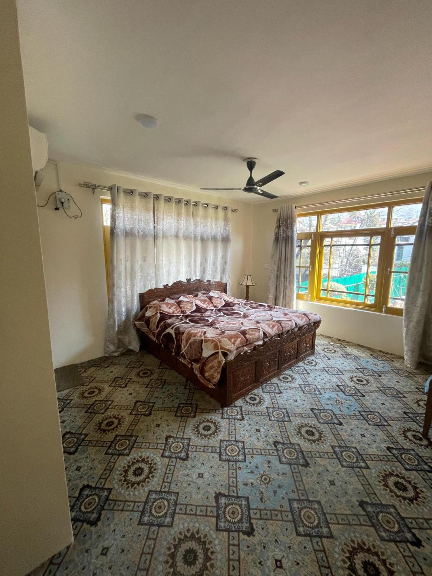 Srinagar Group Of Hotels Eksteriør billede