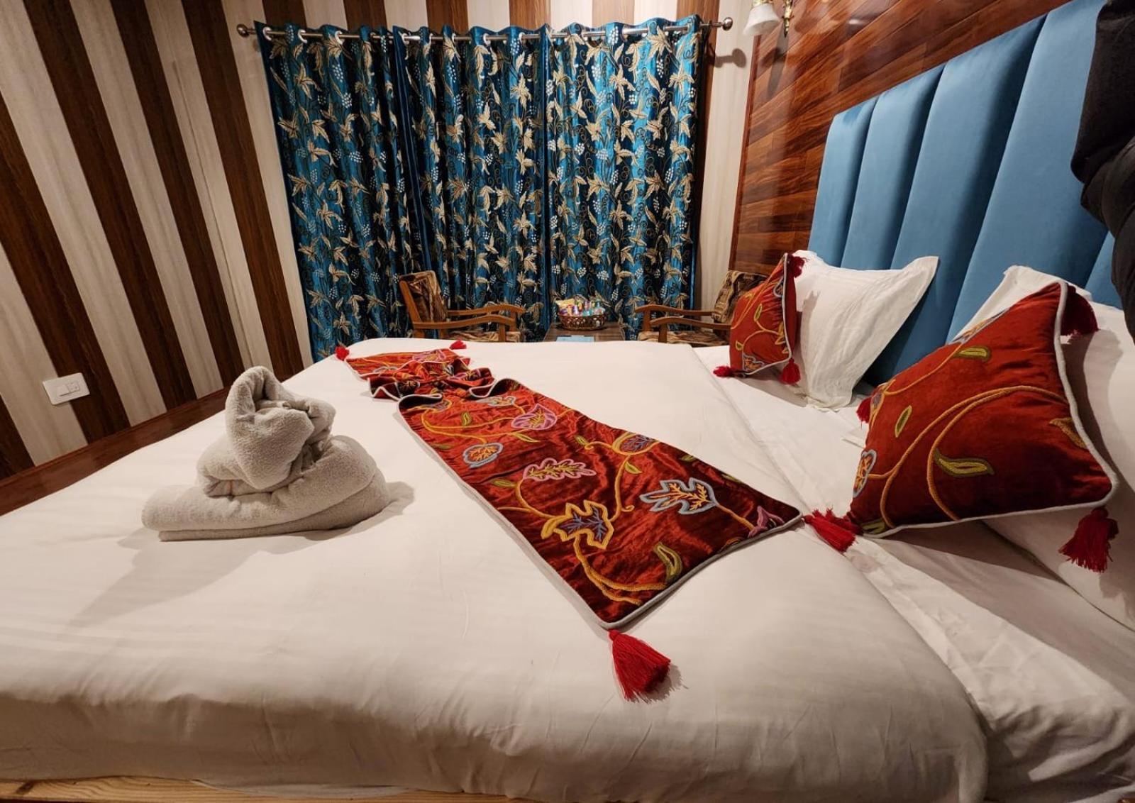 Srinagar Group Of Hotels Eksteriør billede