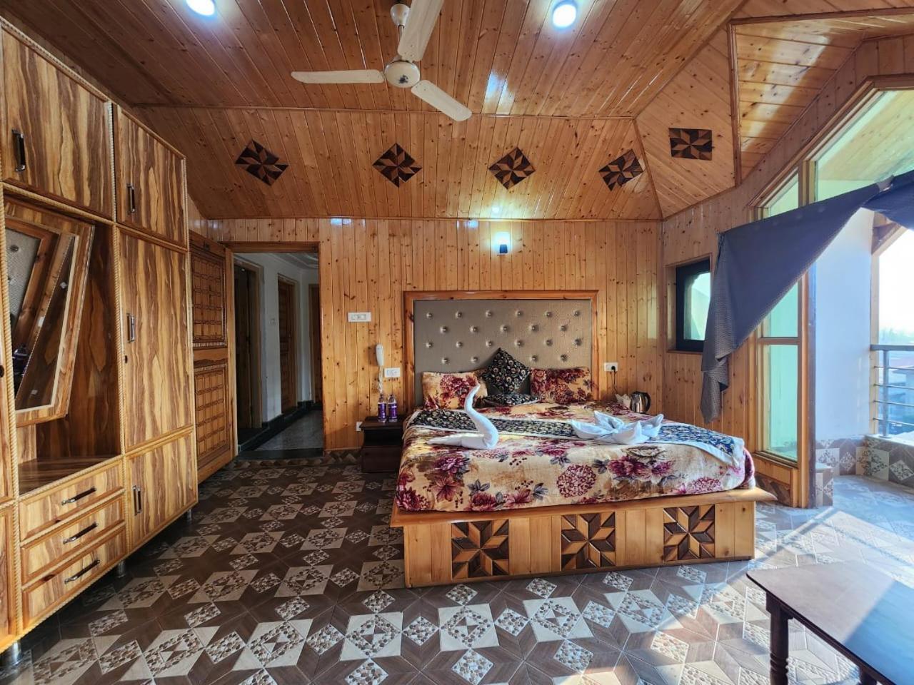 Srinagar Group Of Hotels Eksteriør billede