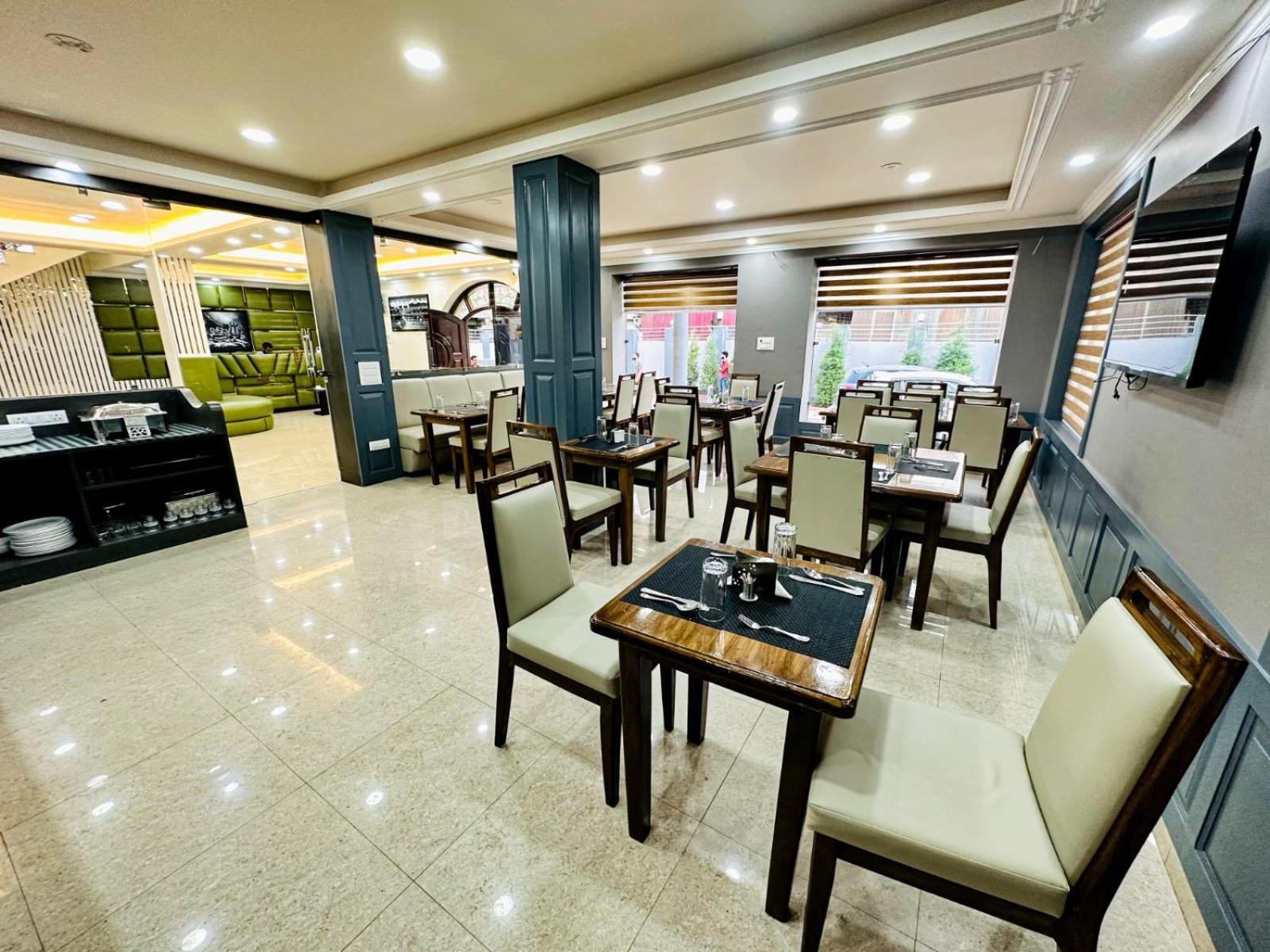 Srinagar Group Of Hotels Eksteriør billede