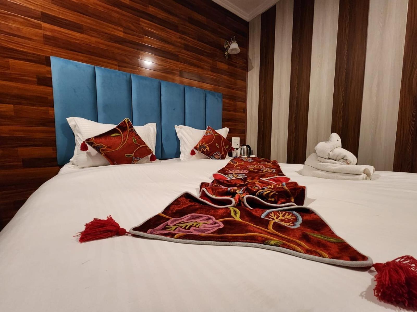 Srinagar Group Of Hotels Eksteriør billede