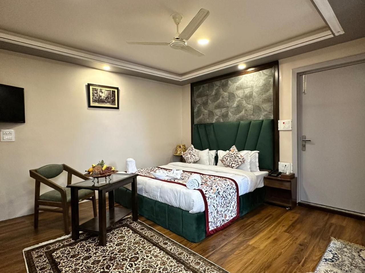 Srinagar Group Of Hotels Eksteriør billede