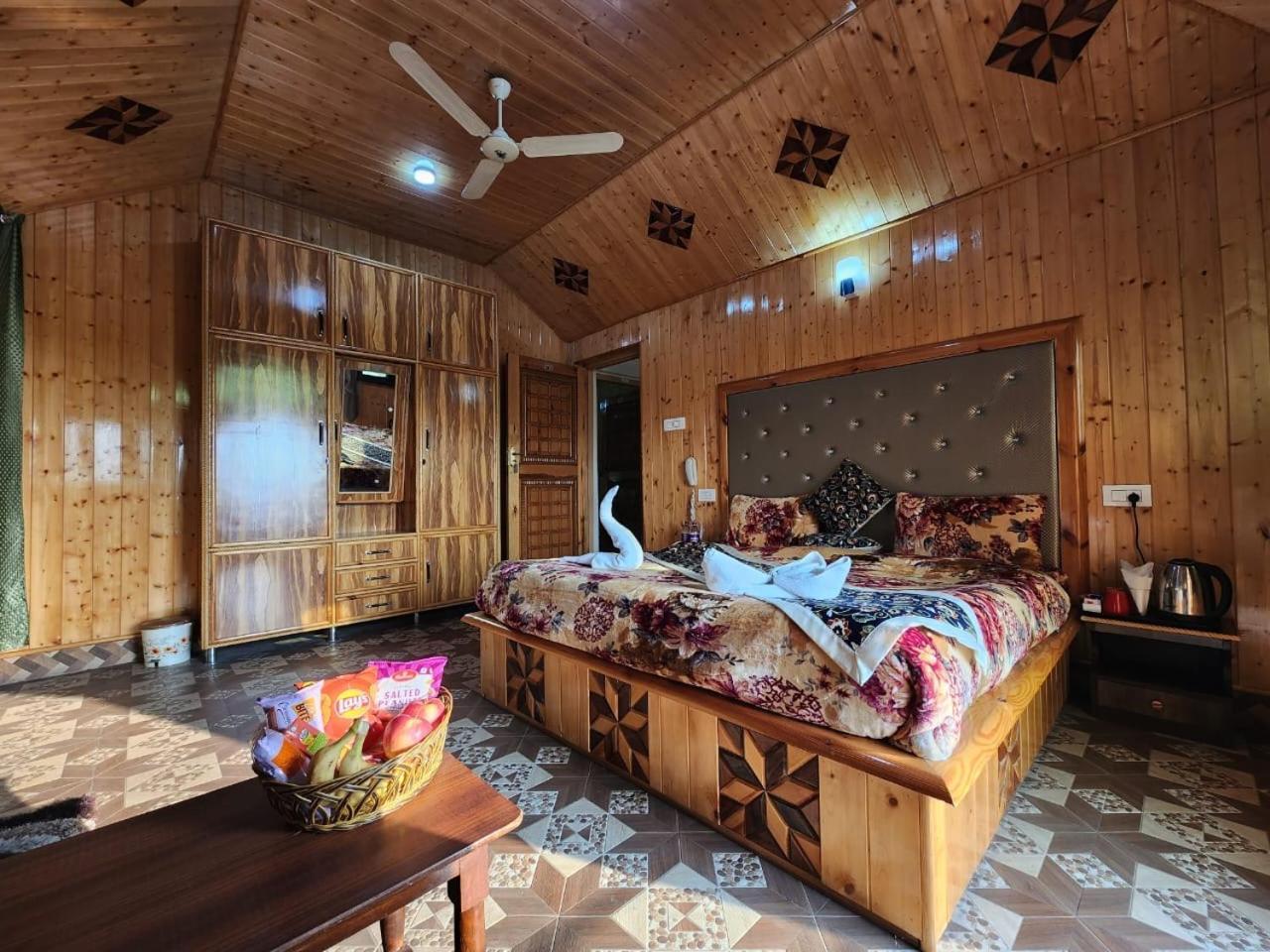 Srinagar Group Of Hotels Eksteriør billede